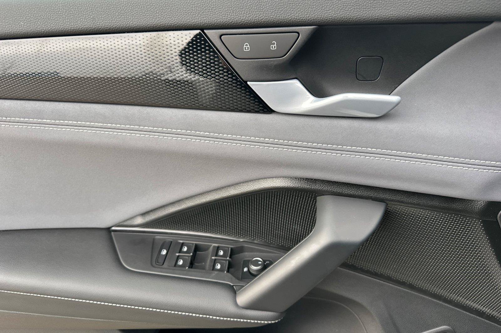 New 2026 Volkswagen Tiguan SE R-Line FWD image 10