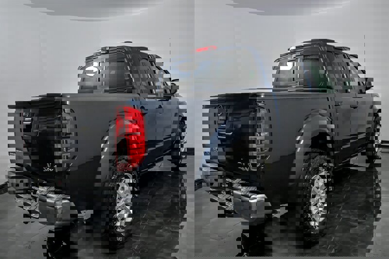 Used 2018 Nissan Frontier SV image 9