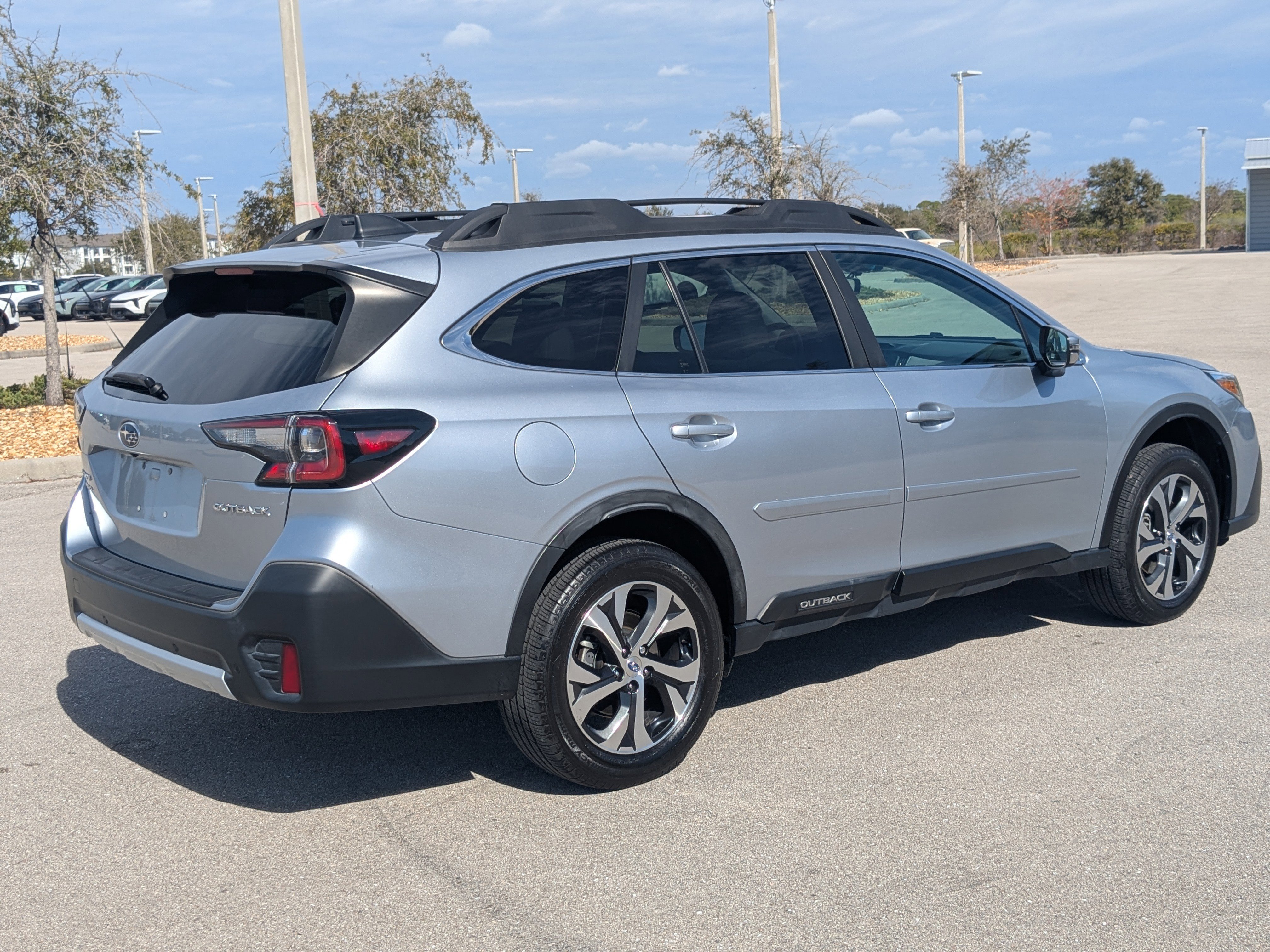 Used 2020 Subaru Outback Limited image 5