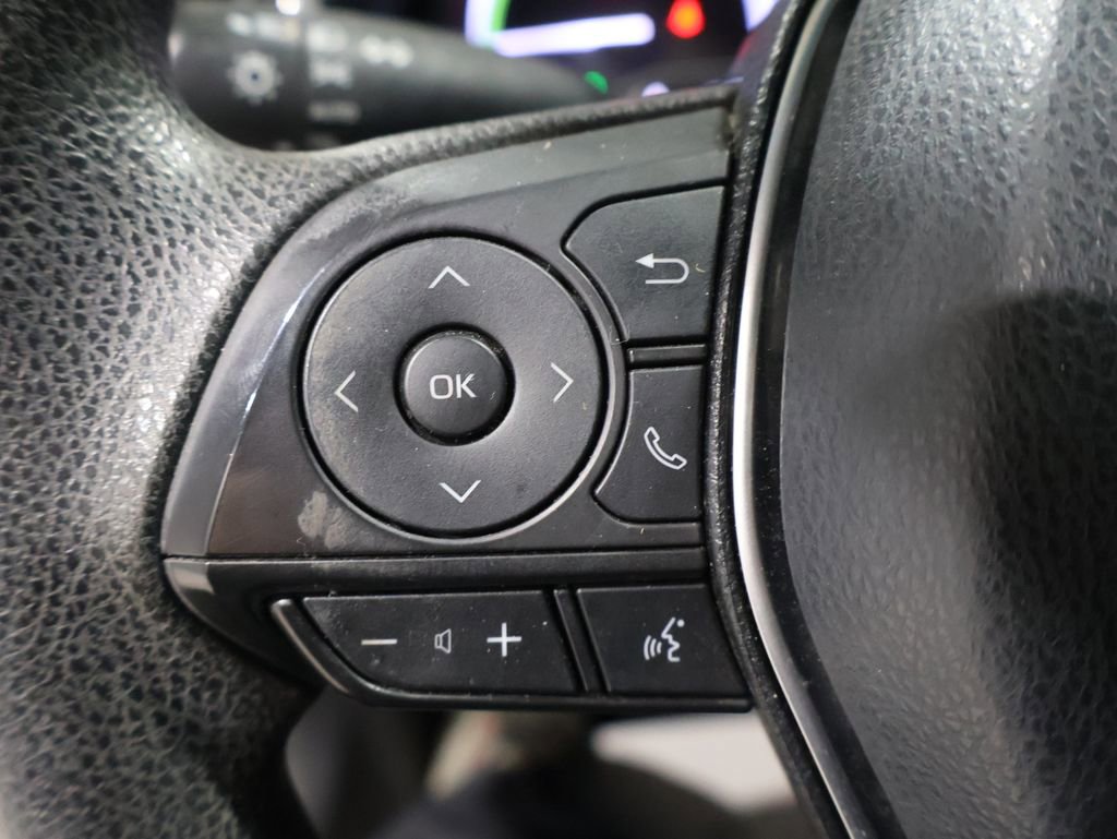 Used 2018 Toyota Camry LE image 32