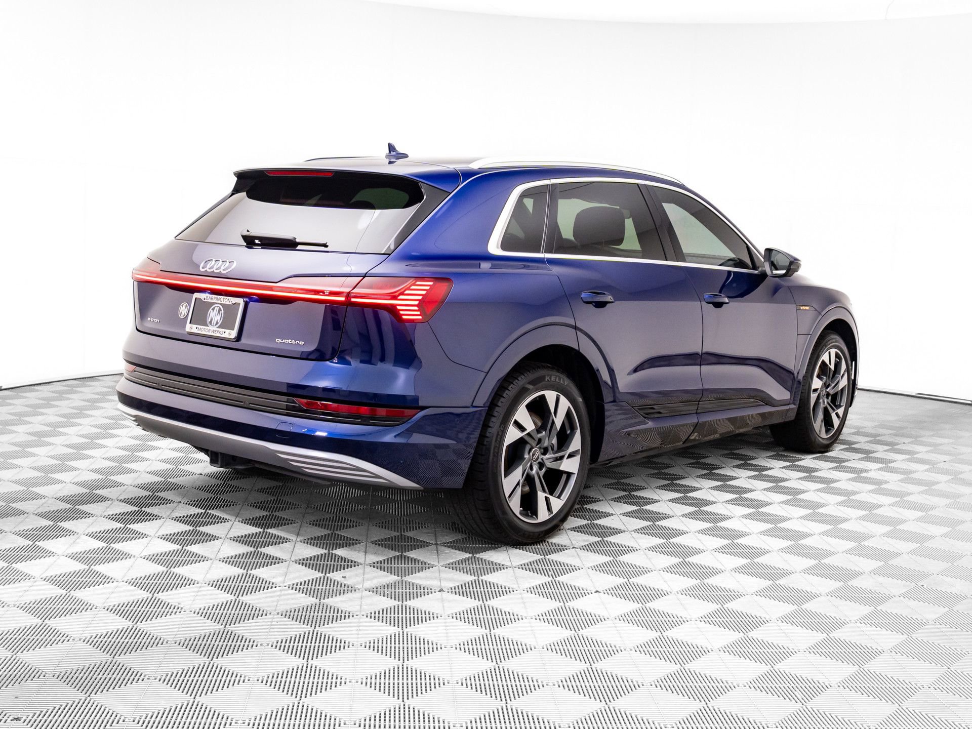 Used 2022 Audi e-tron Premium Plus w/ Premium Plus Package image 9