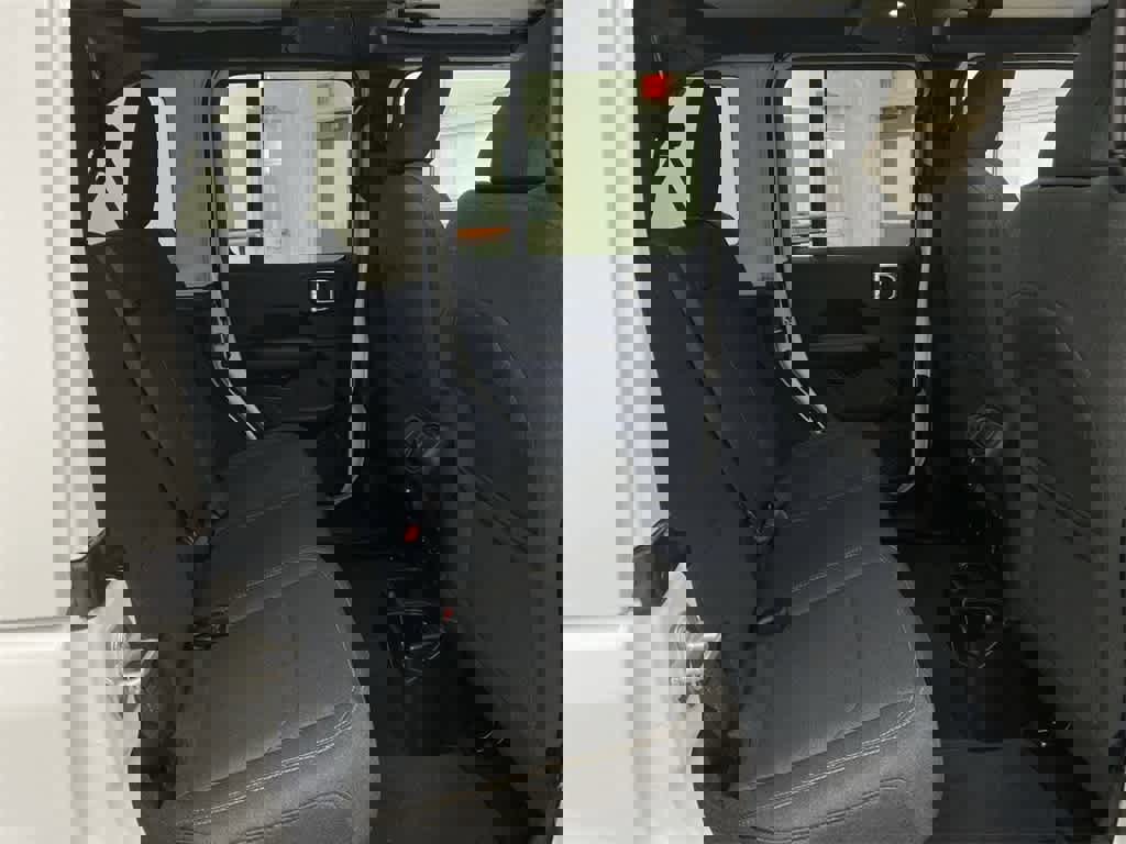 Used 2025 Jeep Wrangler Sahara image 17