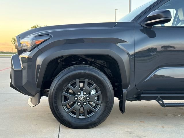 Used 2025 Toyota 4Runner SR5 AWD/4WD image 5