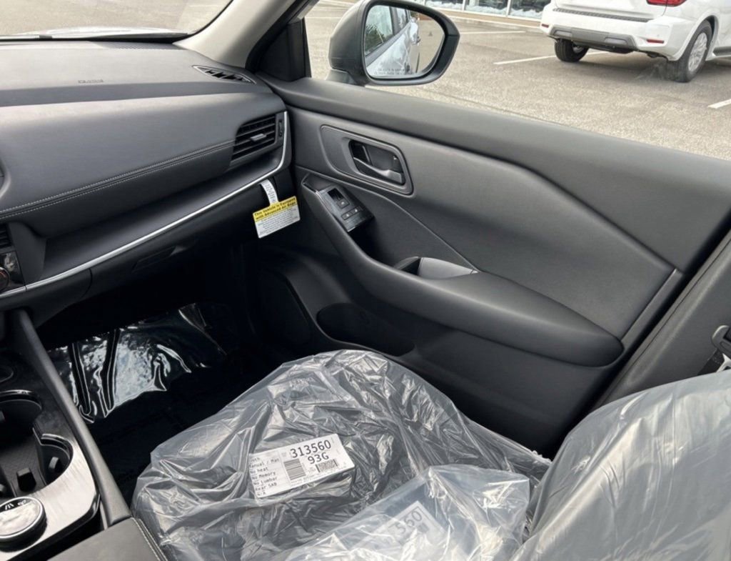 Certified 2025 Nissan Rogue S image 23