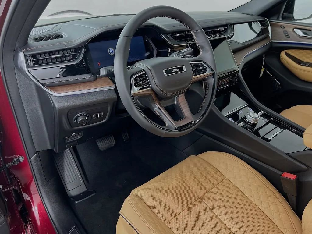 New 2025 Jeep Grand Cherokee Summit w/ Adv Protech Group IV image 10