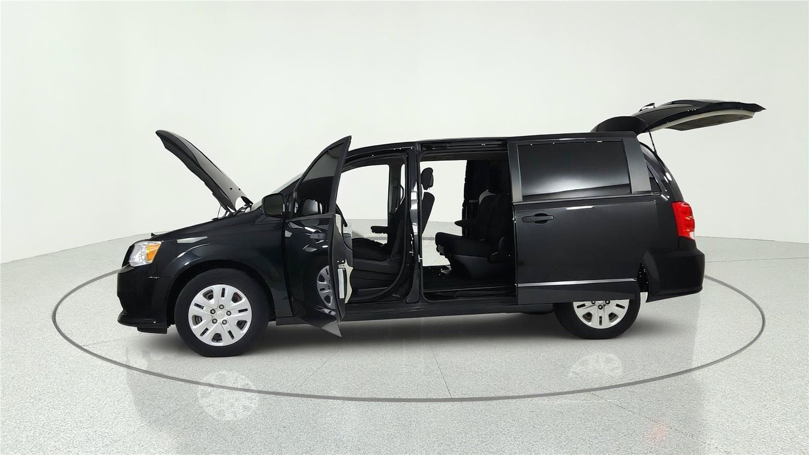 Used 2020 Dodge Grand Caravan SE FWD image 6