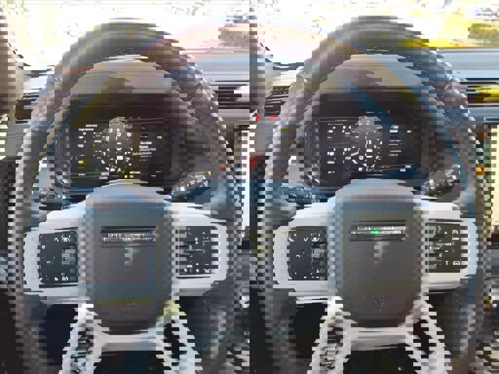 Used 2025 Land Rover Defender 110 S image 24