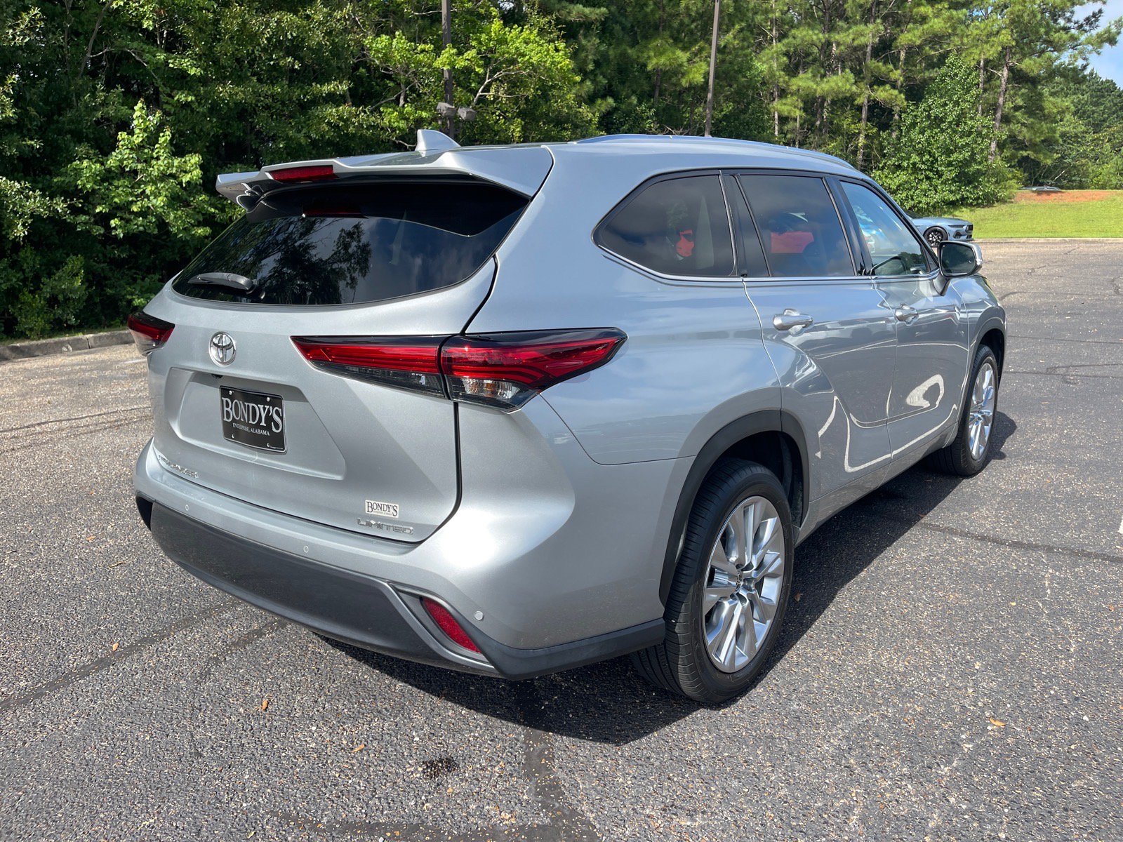 Used 2023 Toyota Highlander Limited FWD image 17