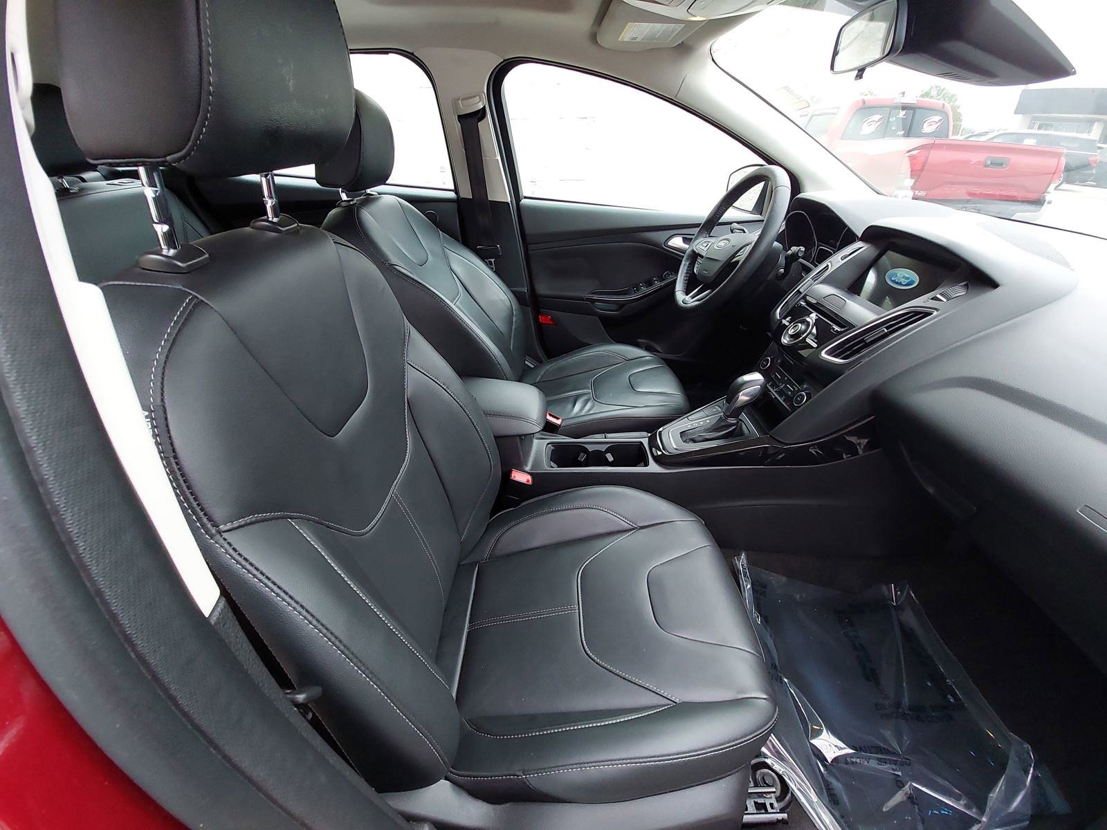 Used 2017 Ford Focus Titanium w/ Titanium Technology Package FWD image 10