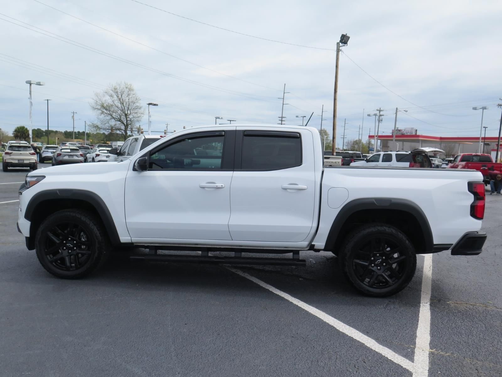 Used 2024 Chevrolet Colorado Z71 w/ Z71 Convenience Package 2 image 6