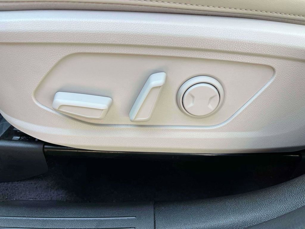 Used 2025 Kia Sorento S w/ Panoramic Sunroof Package FWD image 16