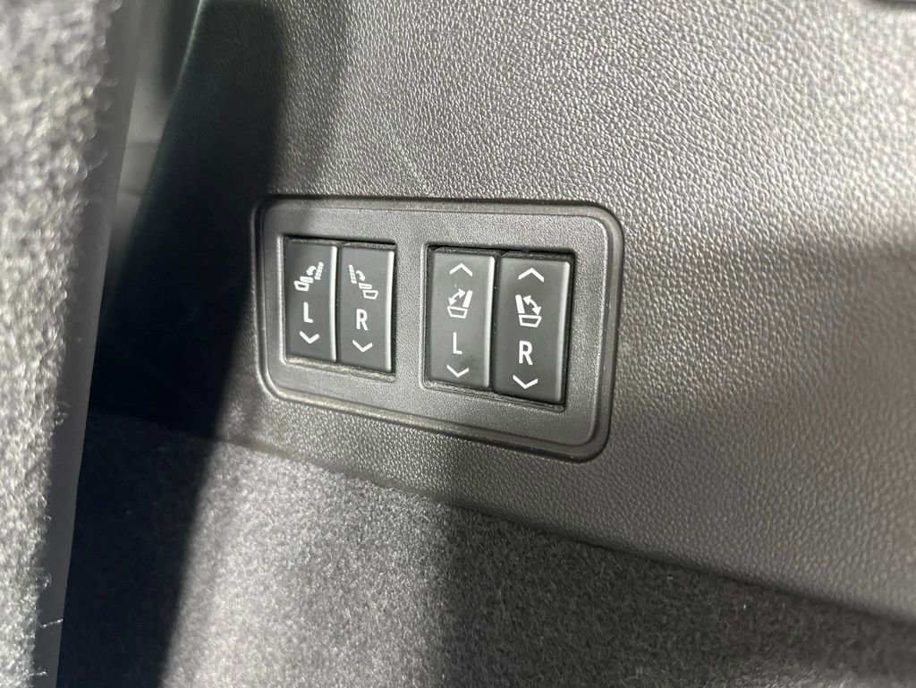 Used 2023 Cadillac XT6 Premium Luxury w/ Technology Package AWD/4WD image 45