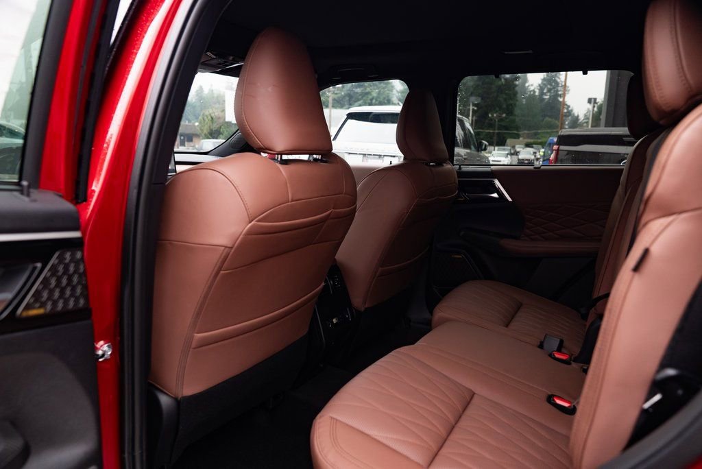 New 2026 Mitsubishi Outlander SEL image 22