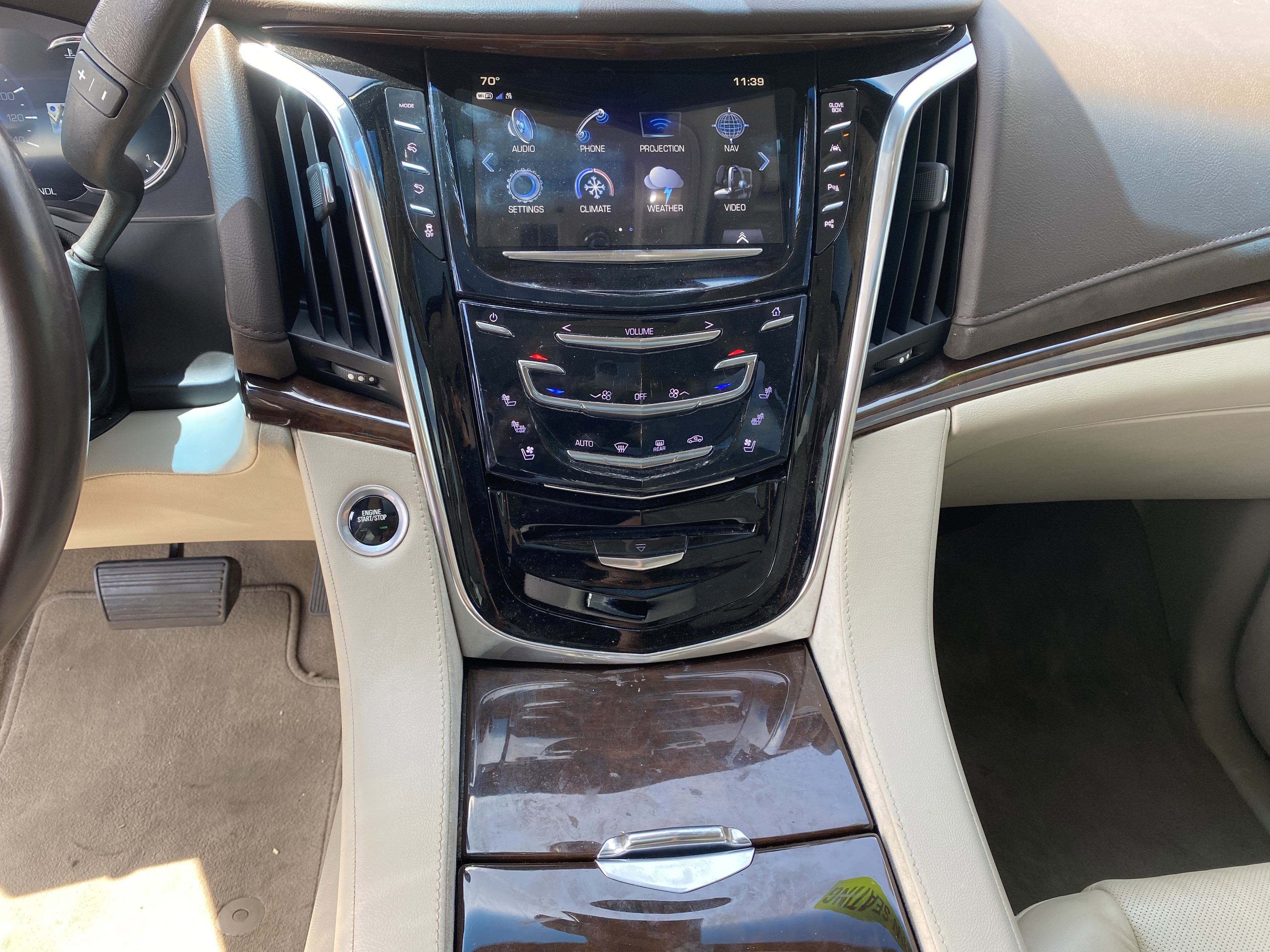 Used 2017 Cadillac Escalade ESV Premium Luxury RWD image 12
