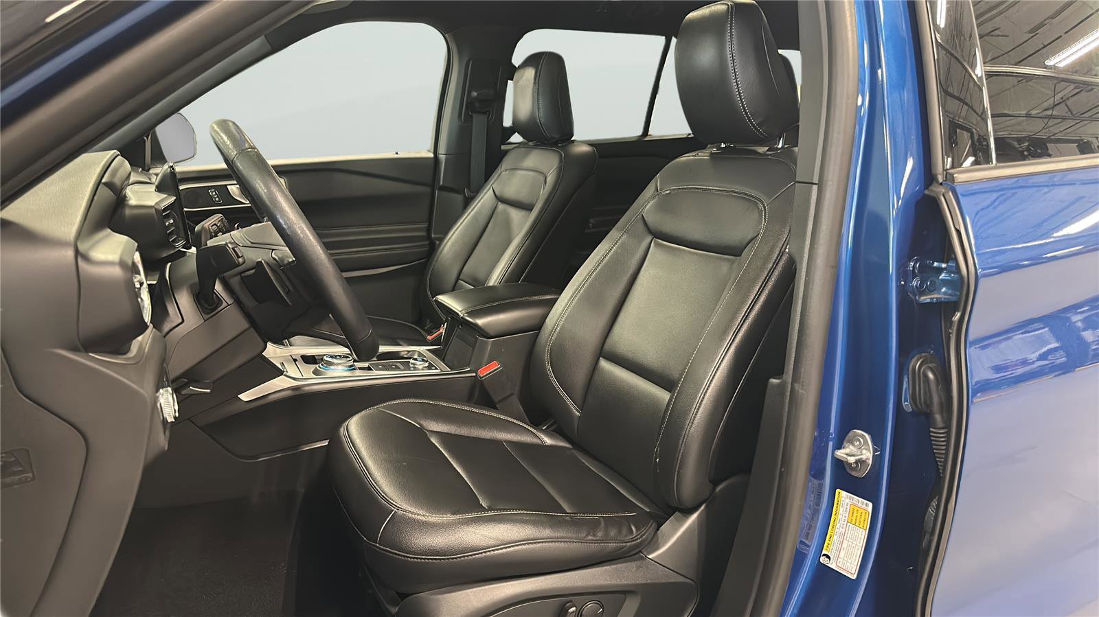 Used 2020 Ford Explorer XLT w/ Equipment Group 202A image 10