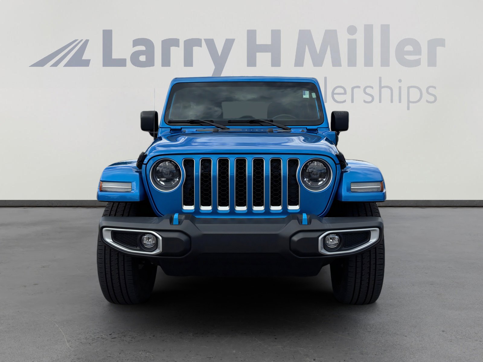 Used 2023 Jeep Wrangler Sahara w/ Cold Weather Group image 9