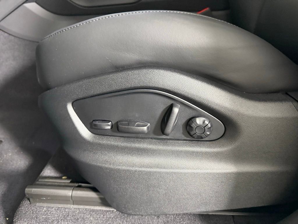 New 2025 Porsche Cayenne Turbo image 28