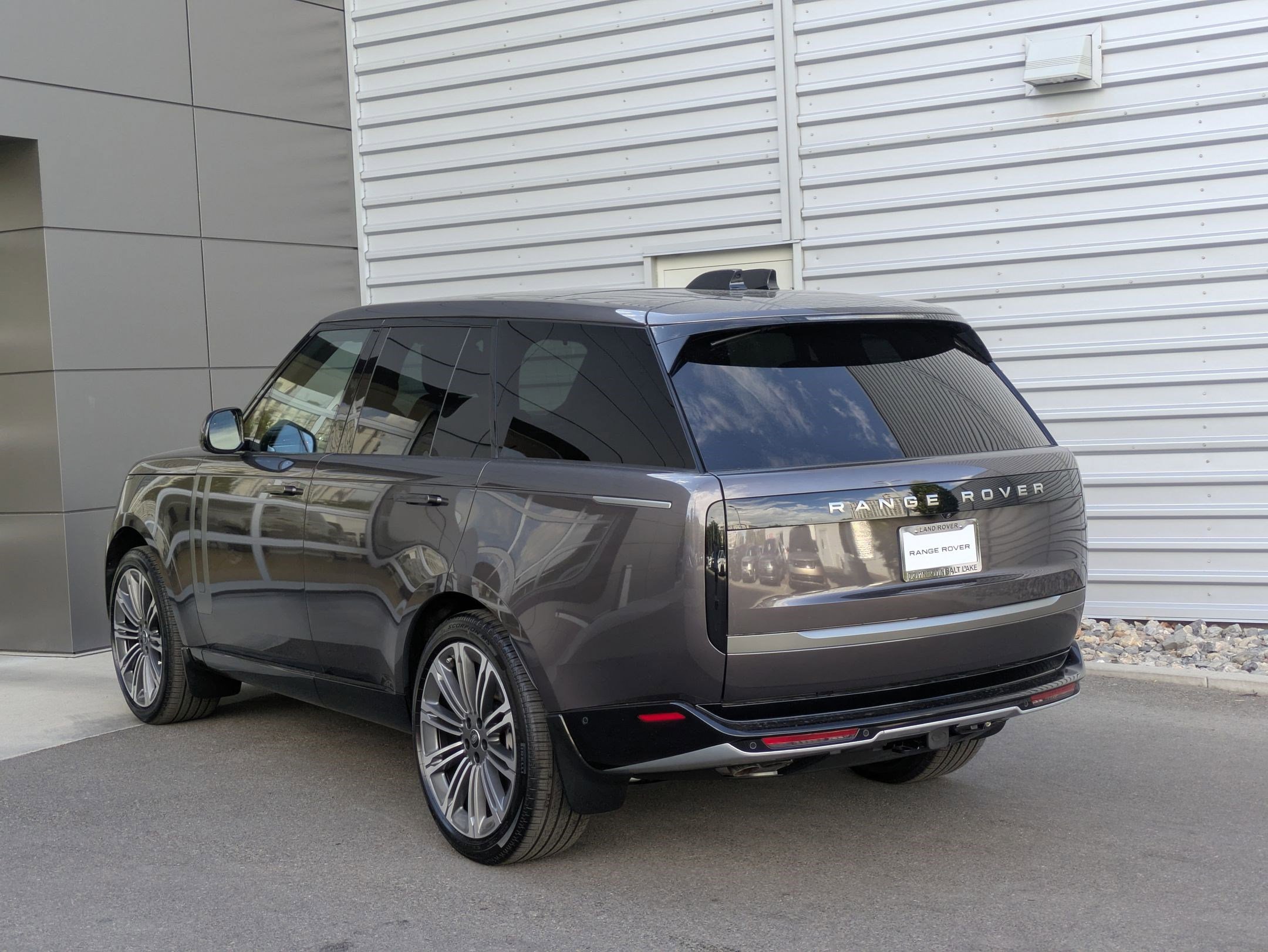 New 2025 Land Rover Range Rover SE image 3
