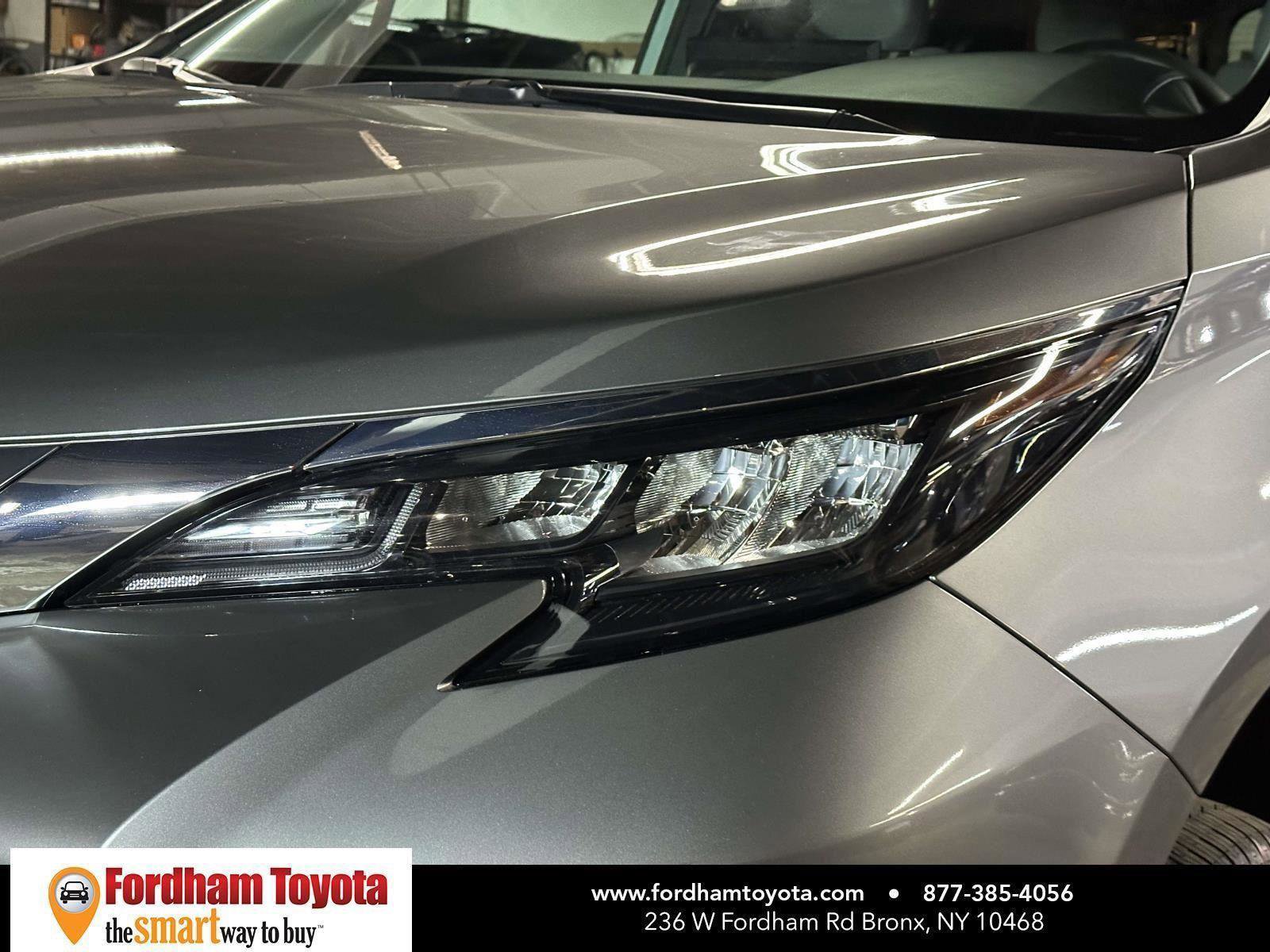 Used 2026 Toyota Sienna LE image 5