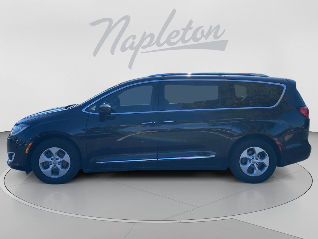 Used 2017 Chrysler Pacifica Touring-L Plus FWD image 2