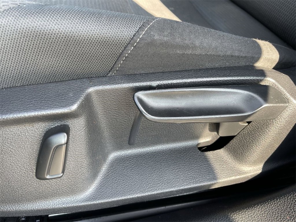 Used 2019 Volkswagen Golf S image 12