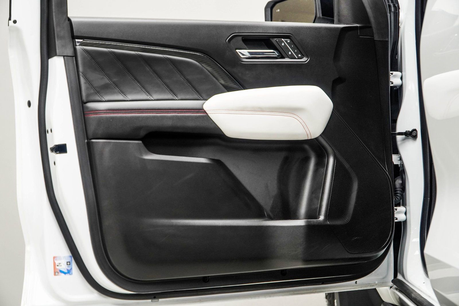 Used 2024 GMC Canyon AT4X image 32