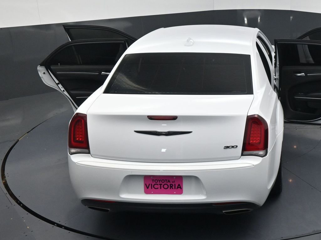 Used 2023 Chrysler 300 Touring w/ Sport Appearance Package image 22