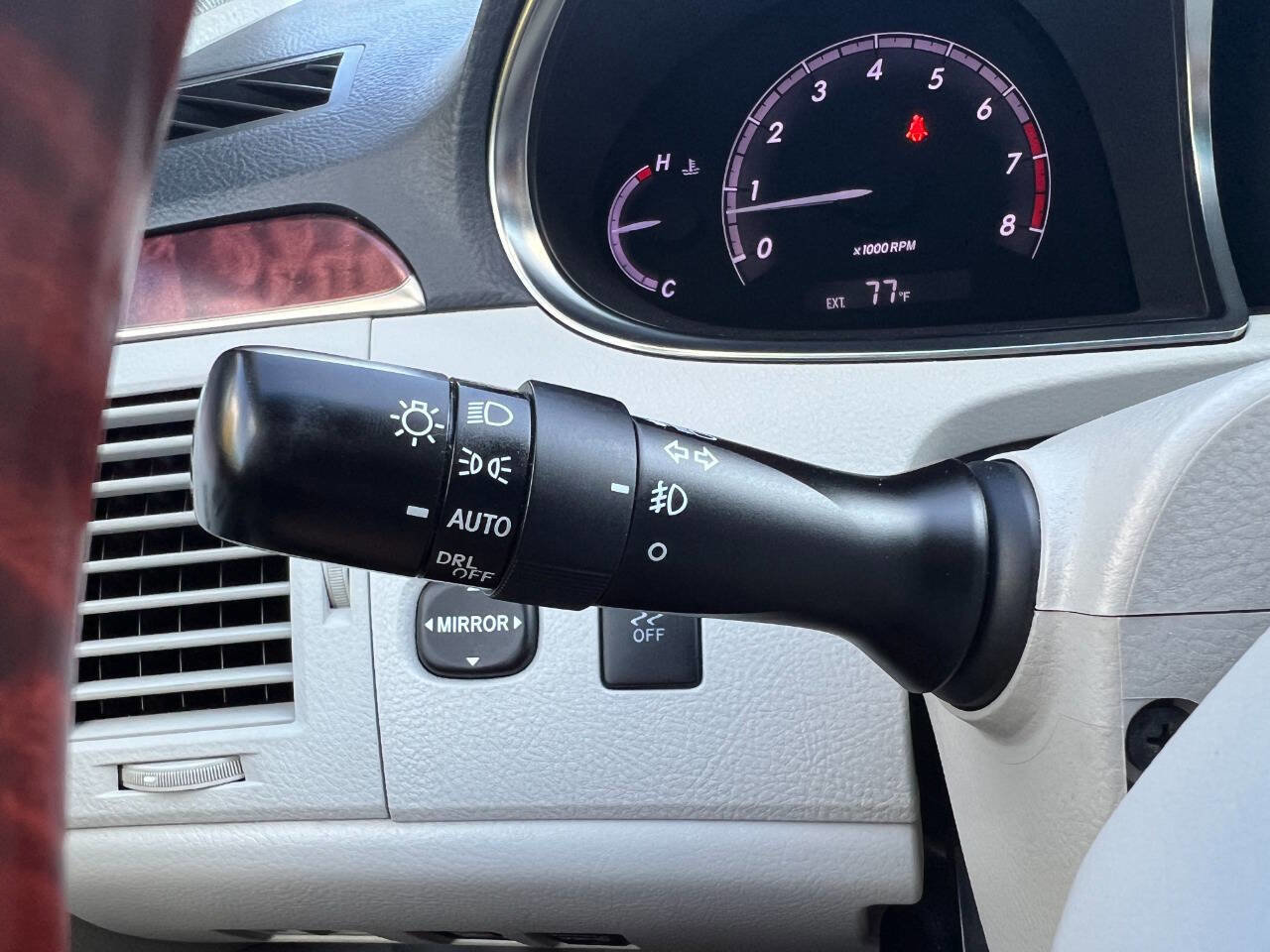 Used 2011 Toyota Avalon Limited image 12