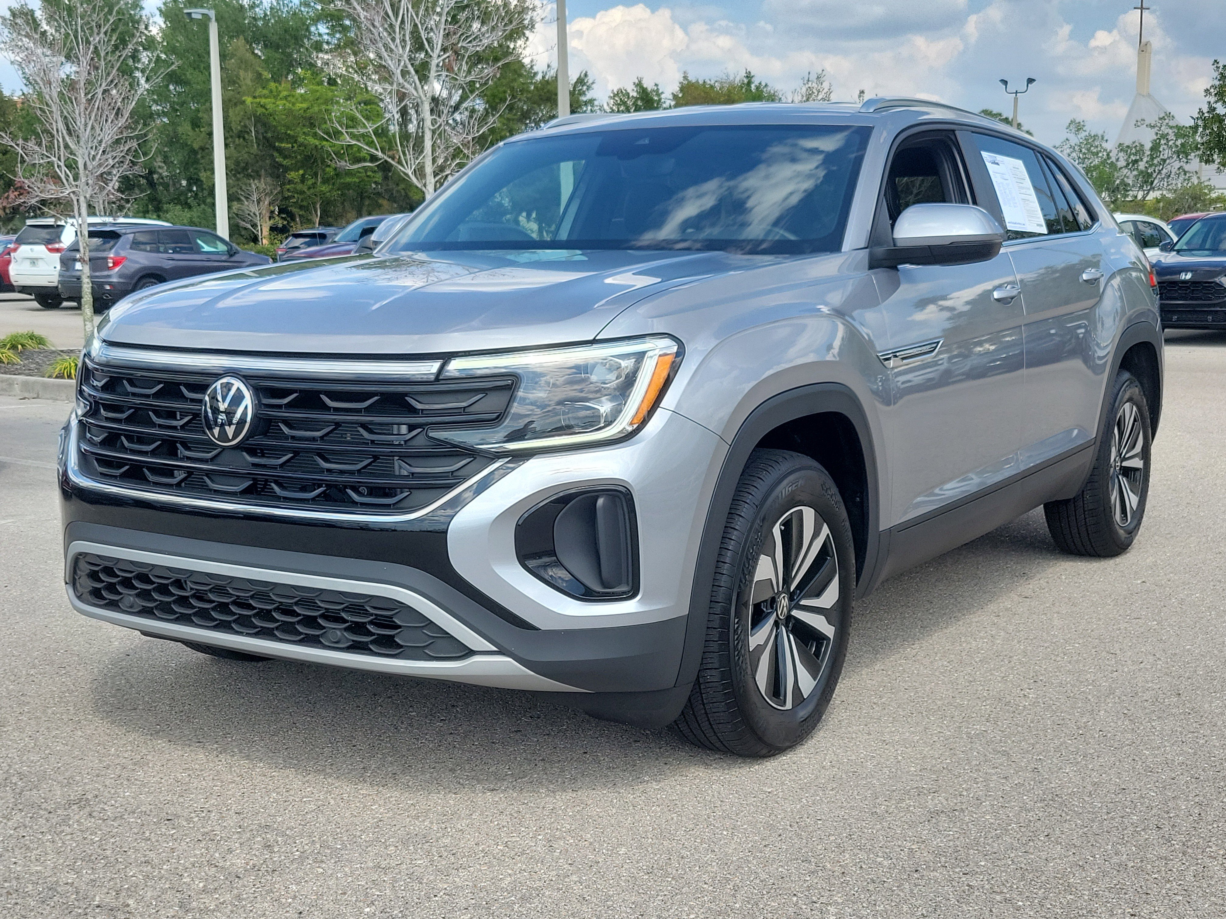 Used 2025 Volkswagen Atlas Cross Sport SE image 3