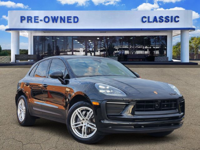 Used 2025 Porsche Macan AWD/4WD image 1