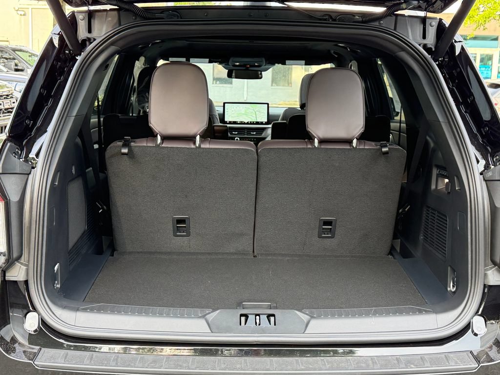 New 2026 Ford Explorer Platinum w/ LUX Leather Package AWD/4WD image 18