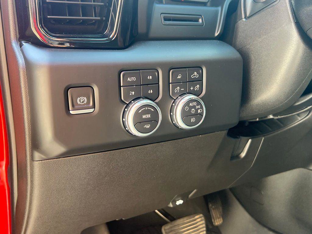 Used 2024 GMC Sierra 2500 AT4 w/ AT4 Preferred Package image 33