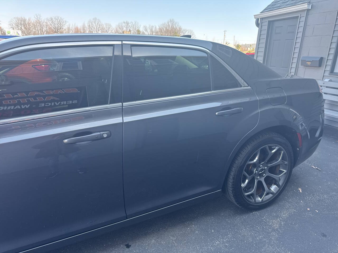 Used 2015 Chrysler 300 Limited RWD image 5