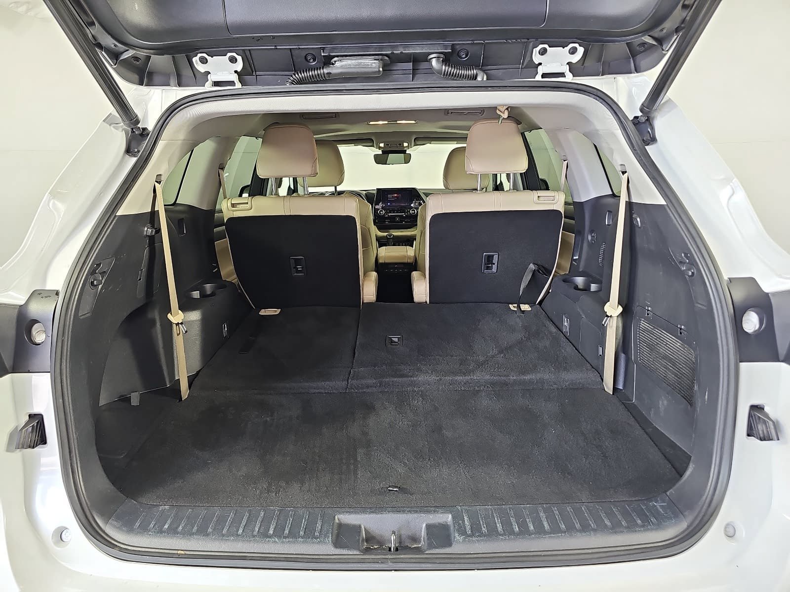 Used 2023 Toyota Highlander XLE FWD image 12