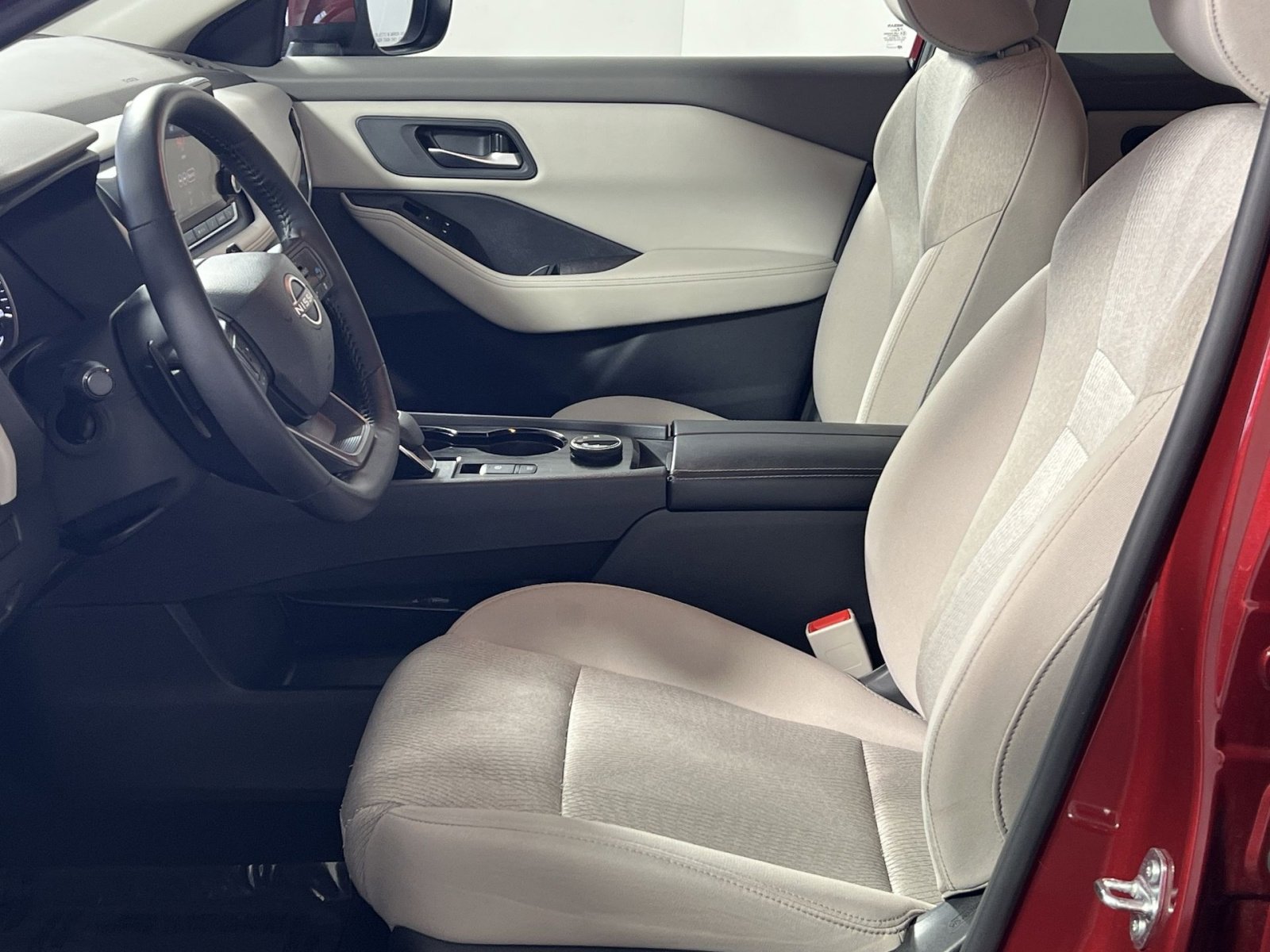 Used 2025 Nissan Rogue SV image 13