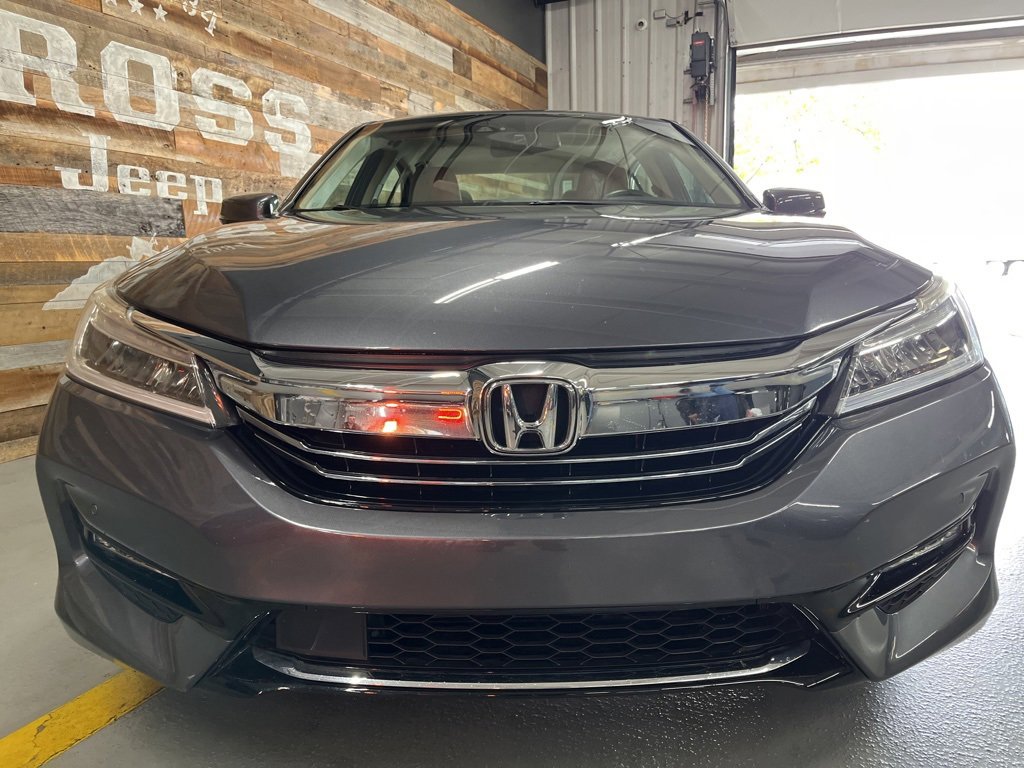 Used 2017 Honda Accord Touring image 7