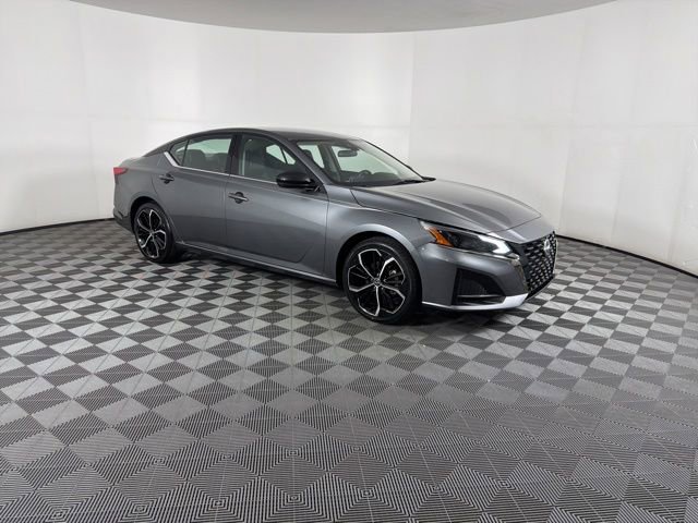 Used 2024 Nissan Altima 2.5 SR FWD image 3