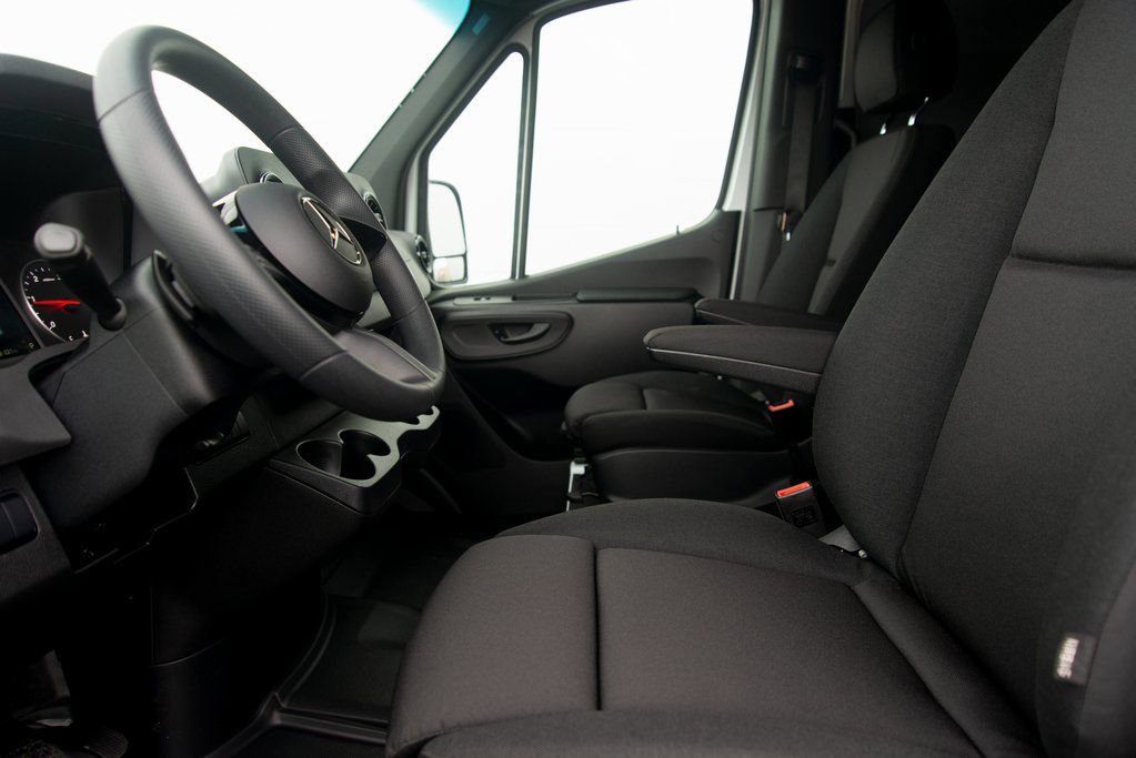 Used 2025 Mercedes-Benz Sprinter 2500 image 30