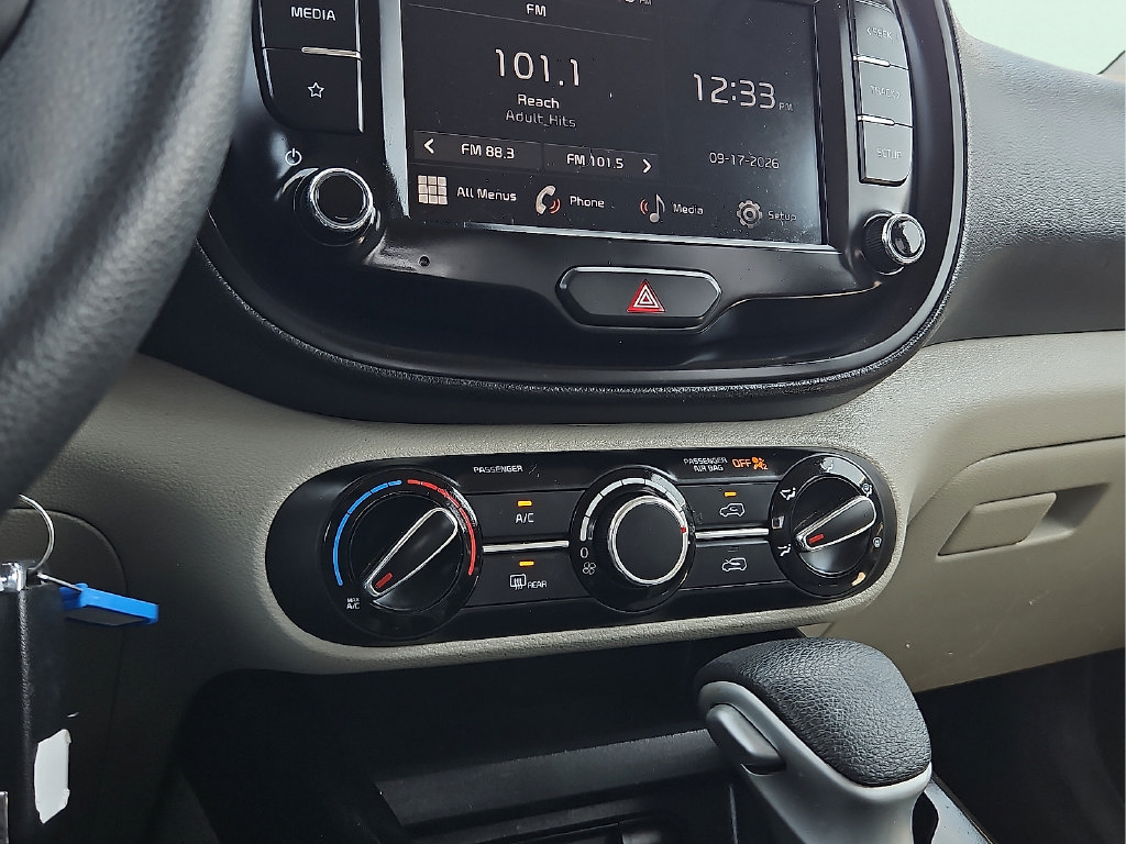 Used 2023 Kia Soul LX FWD image 21