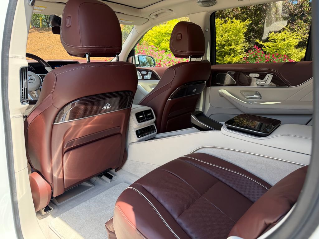 Used 2023 Mercedes-Benz Maybach GLS 600 4MATIC image 47