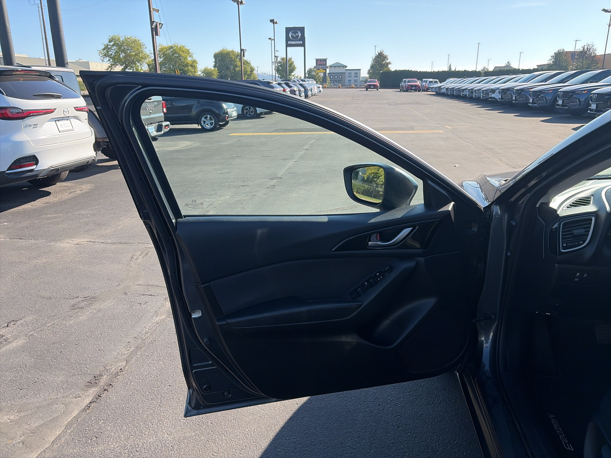 Used 2014 MAZDA MAZDA3 i Touring FWD image 10
