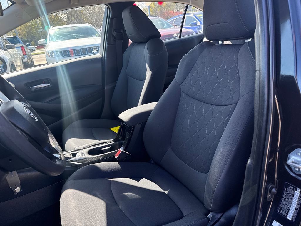 Used 2020 Toyota Corolla LE FWD image 14