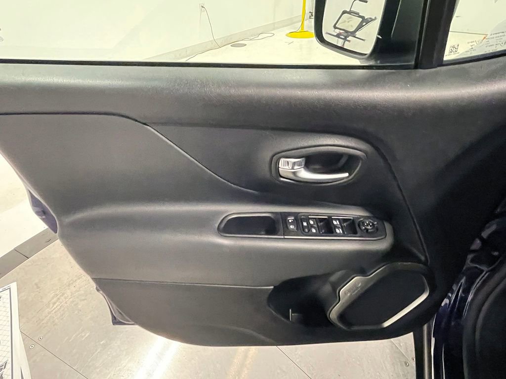 Used 2020 Jeep Renegade Limited w/ Advanced Technology Group image 17