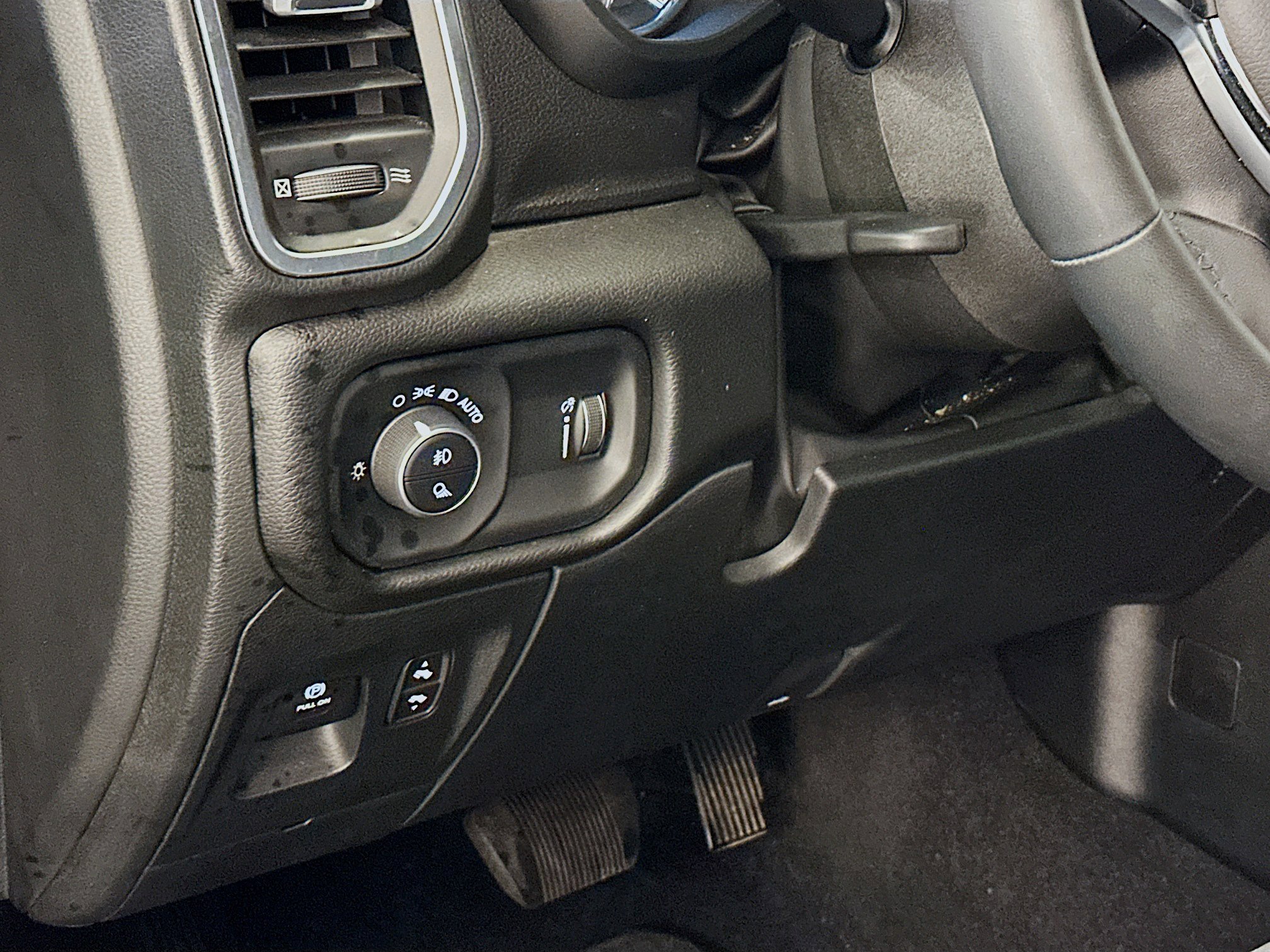 Used 2025 RAM 1500 Big Horn AWD/4WD image 17