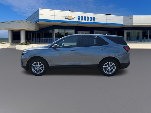Used 2023 Chevrolet Equinox LS w/ LS Convenience Package AWD/4WD image 2