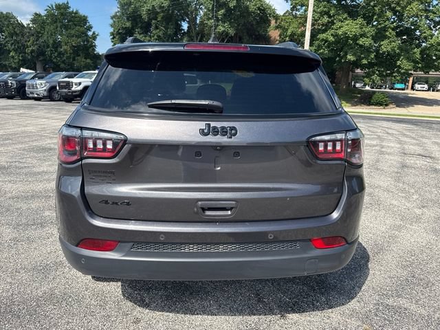 Used 2023 Jeep Compass Latitude w/ Sun and Sound Group AWD/4WD image 3