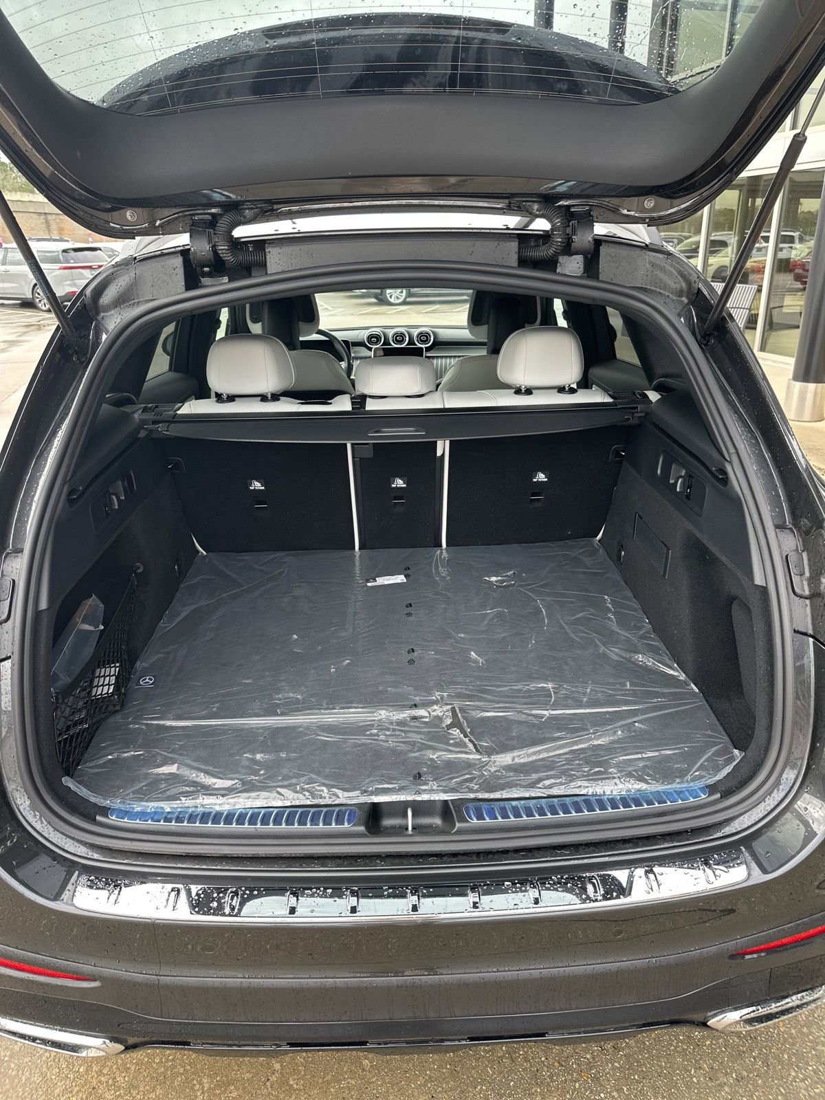 Used 2025 Mercedes-Benz GLC 300 4MATIC image 11