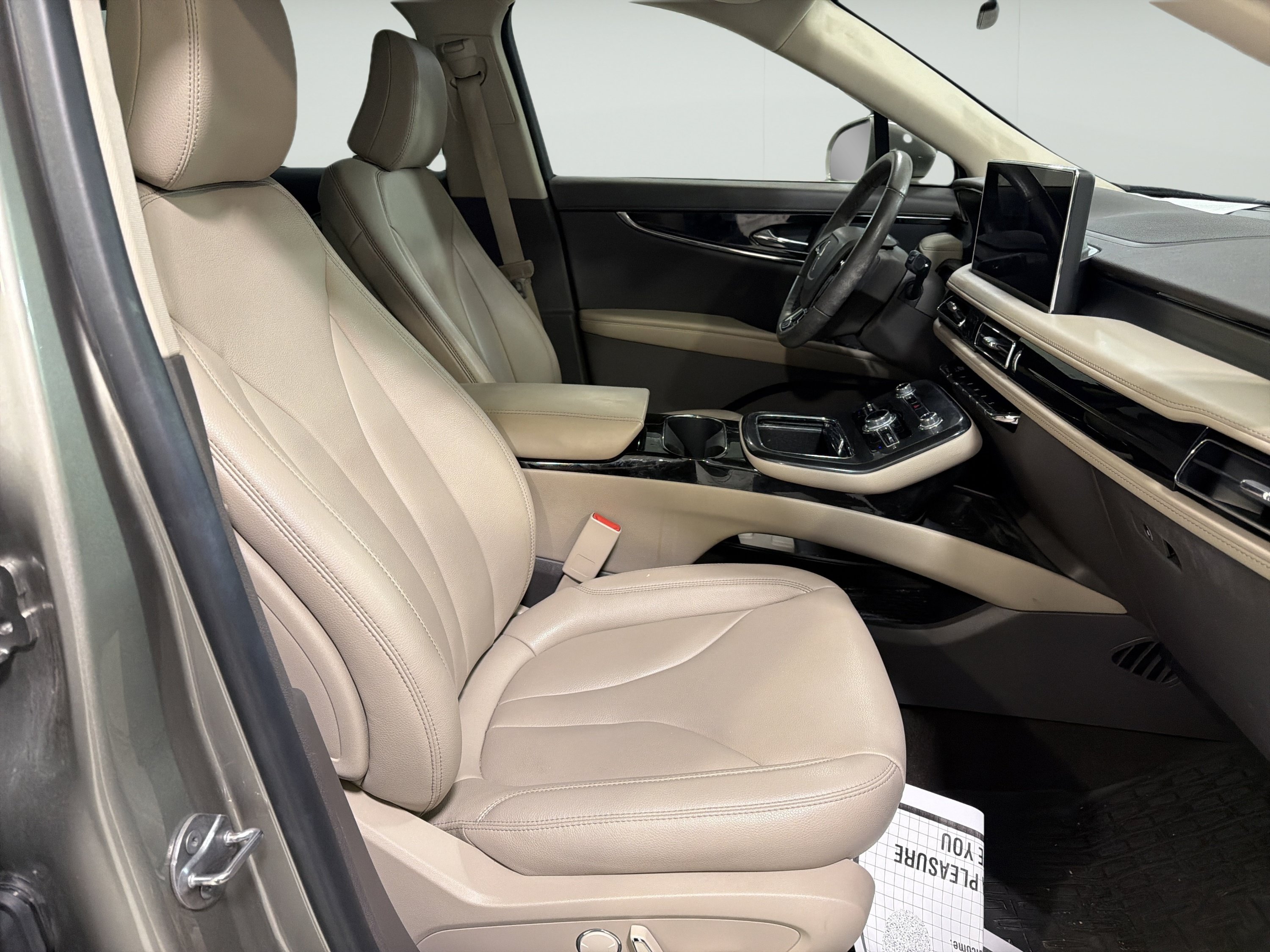 Used 2023 Lincoln Nautilus AWD image 12