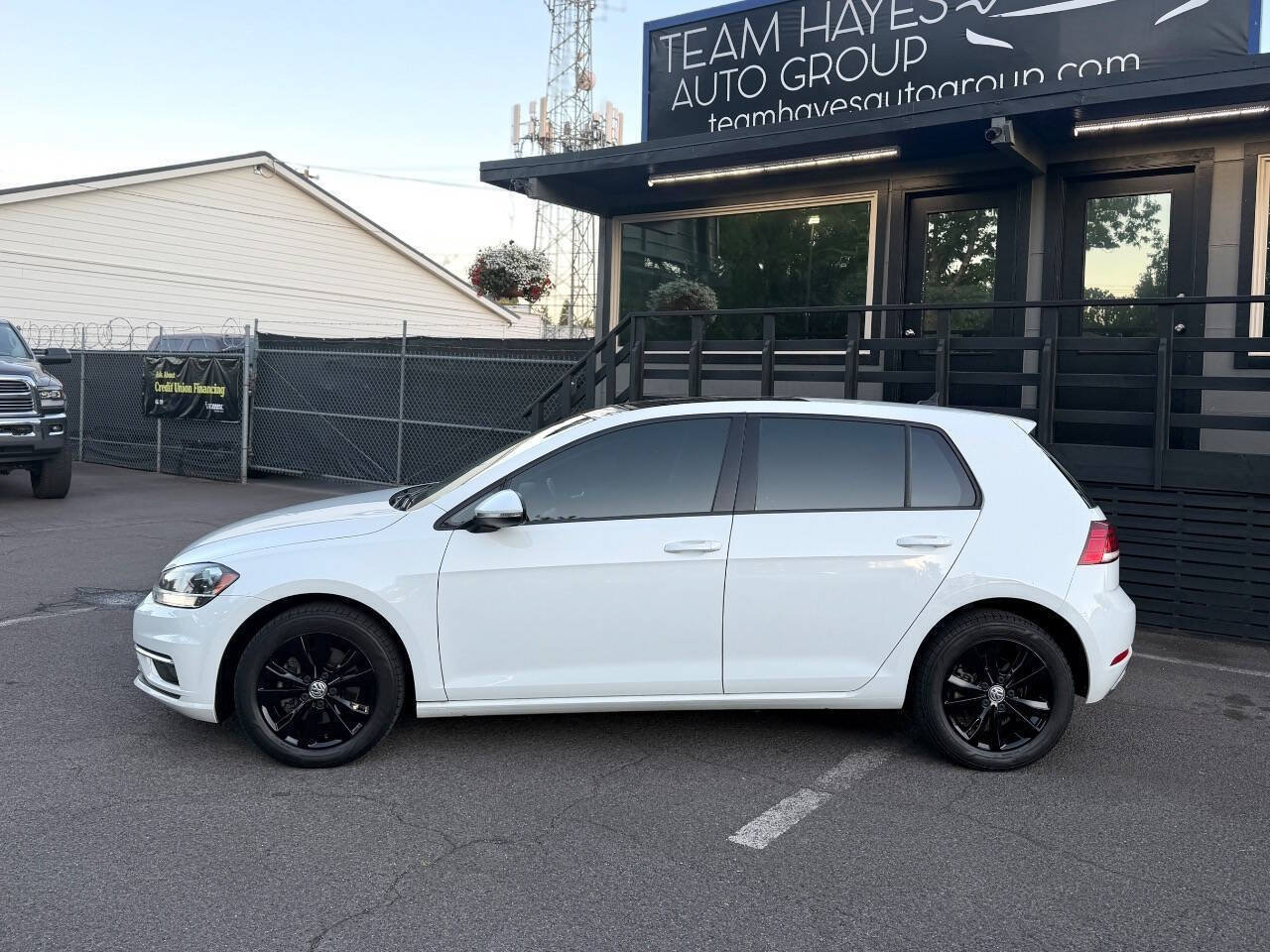 Used 2018 Volkswagen Golf SE FWD image 3