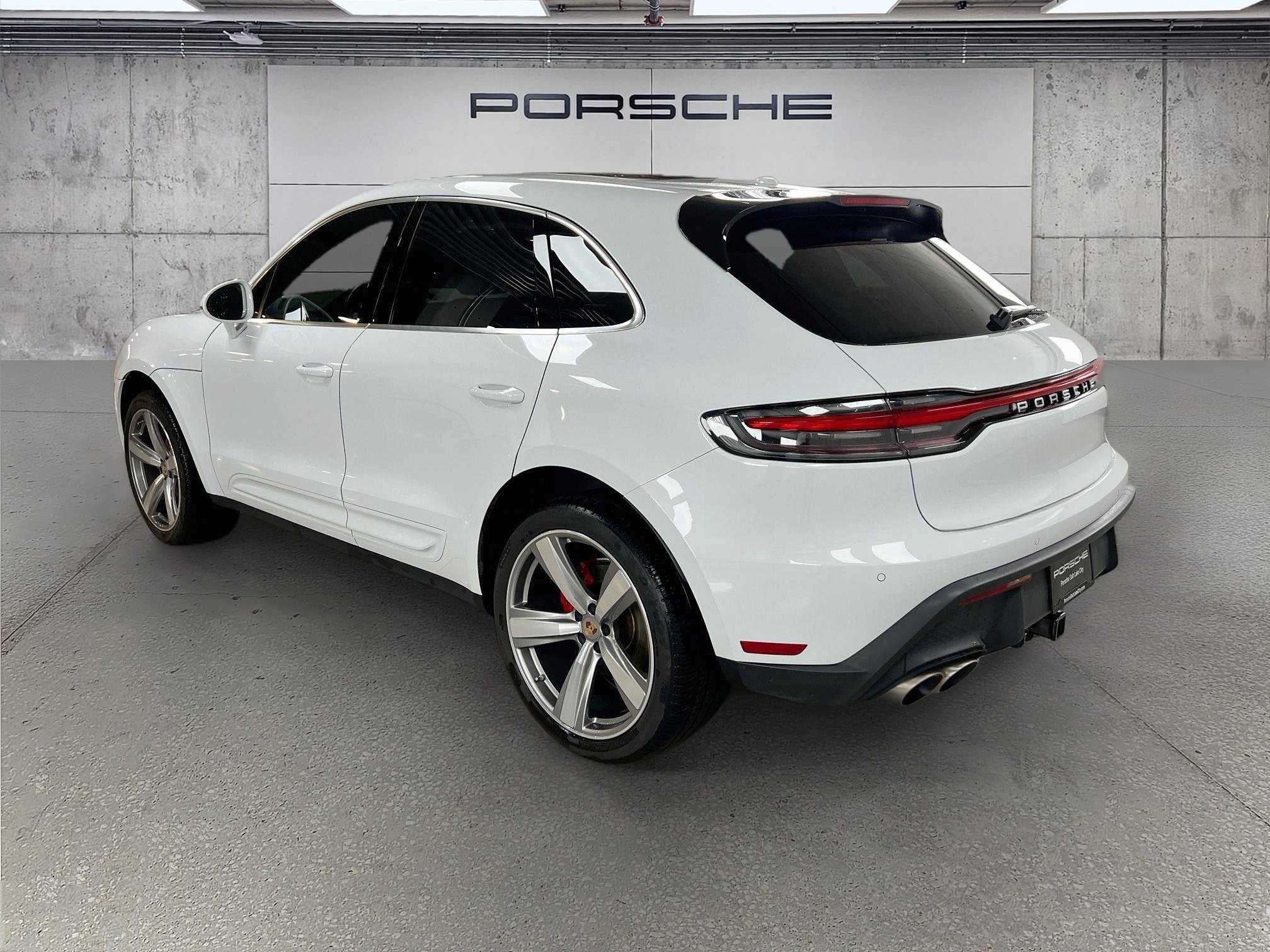 Certified 2023 Porsche Macan S AWD/4WD image 3